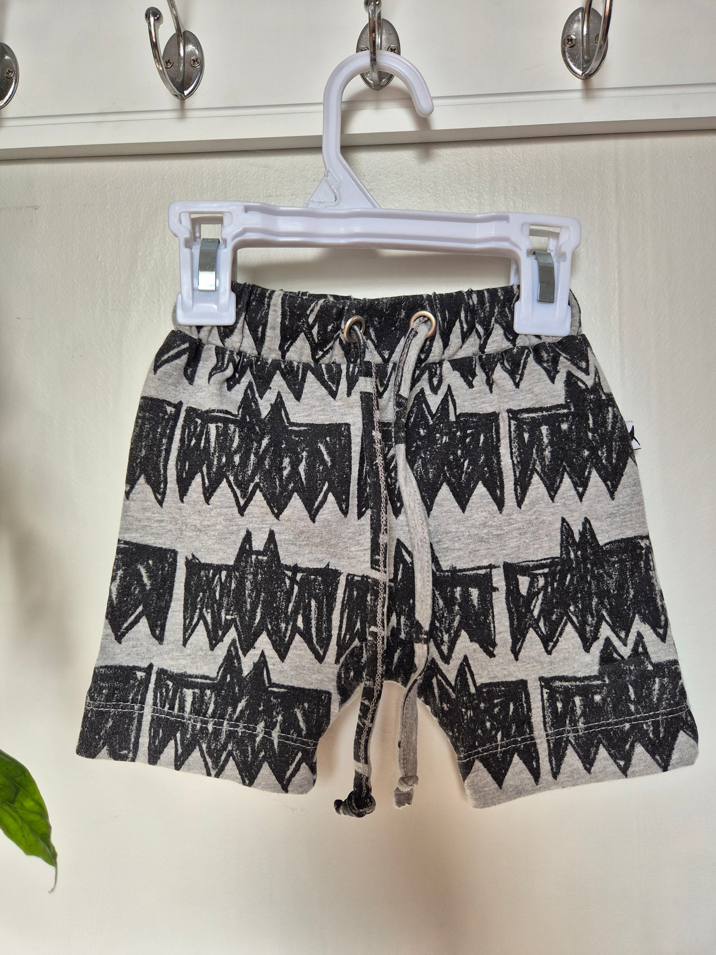 Minti Shorts (3-6m)