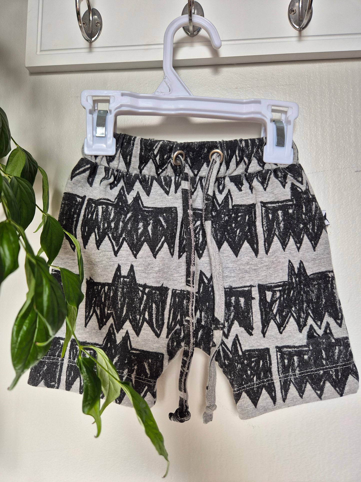 Minti Shorts (3-6m)