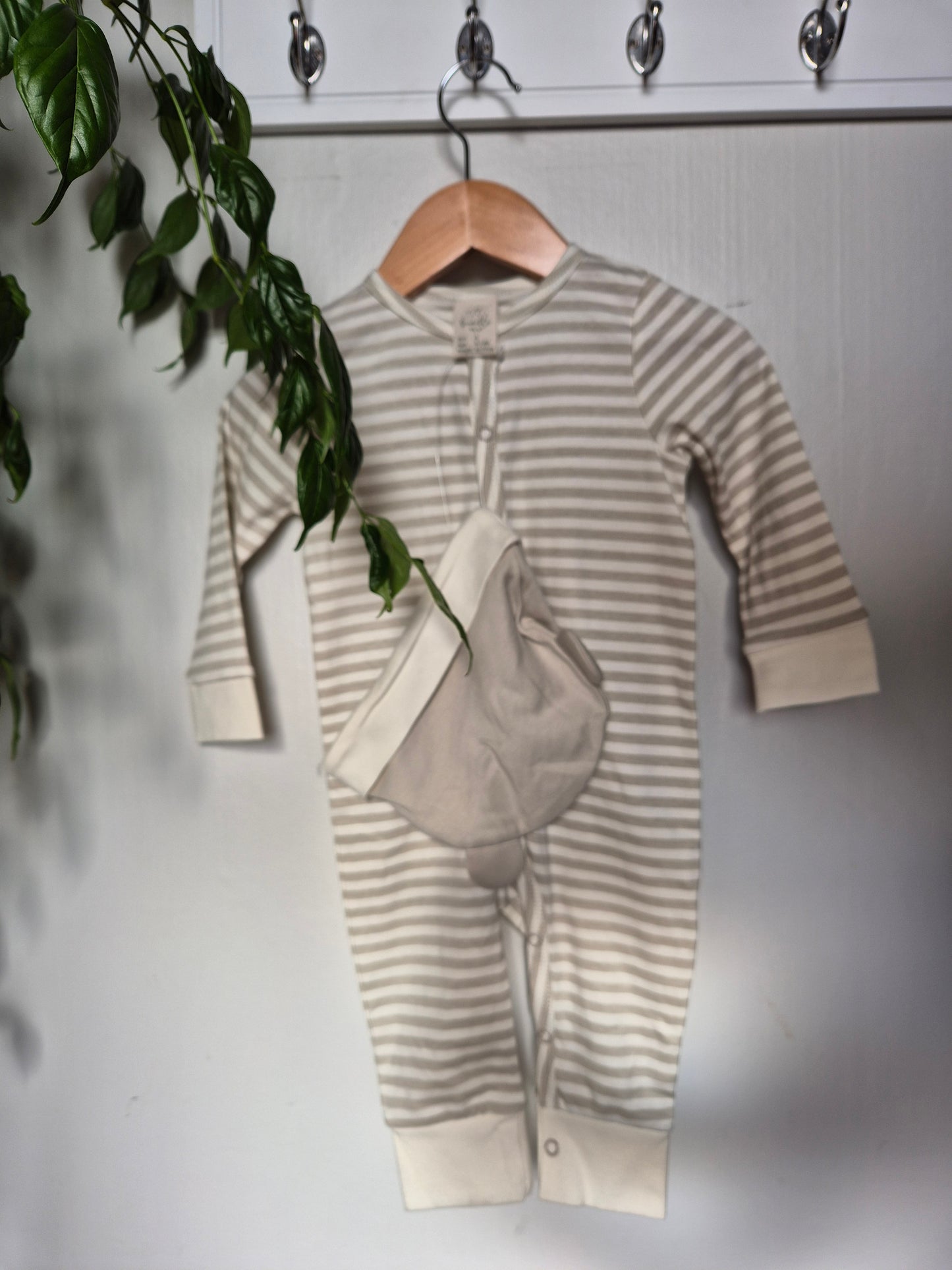 BNWT Little Bundle Baby Set (0-3m)